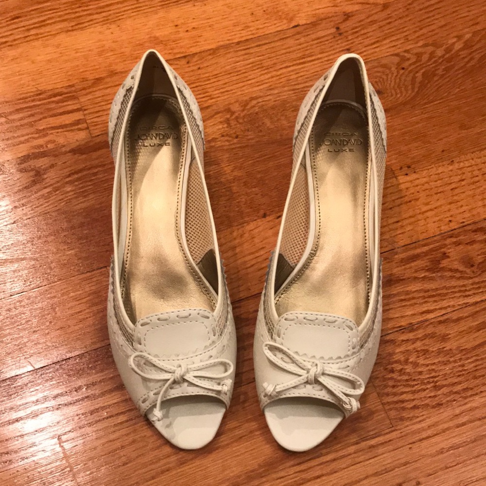 Women’s open toe wedge shoe